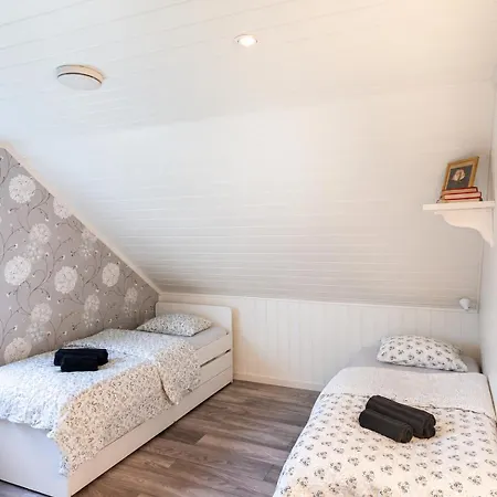 Room In Sea View House Fevik *